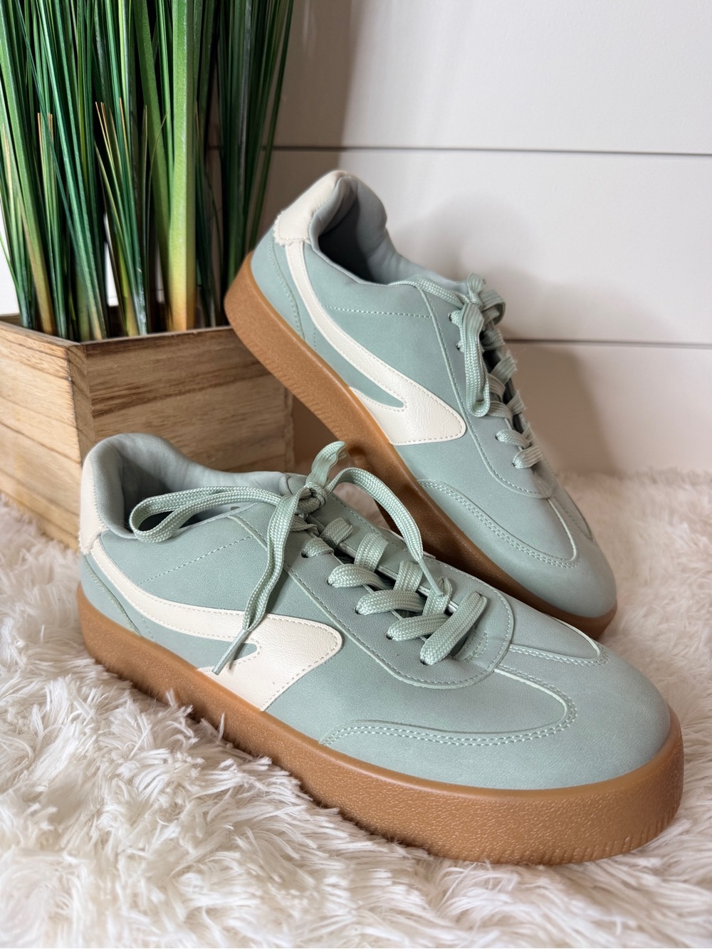 DV by Dolce Vita Russo Faux Leather Platform Retro Lace Up Sneakers Mint Size 8 - Picture 2 of 10